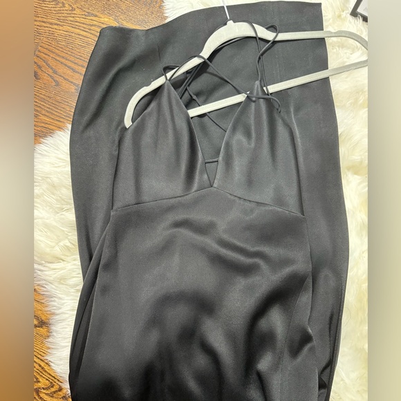 Beautiful Dakota Bias Slip Gown in Black
Alice + Olivia size 0 - Picture 4 of 4